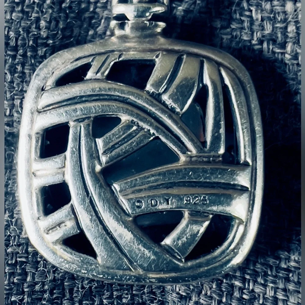 David Yurman Mother Of Pearl Doublet &
Diamond Albion Pendant Necklace 🦄 - Picture 6 of 6